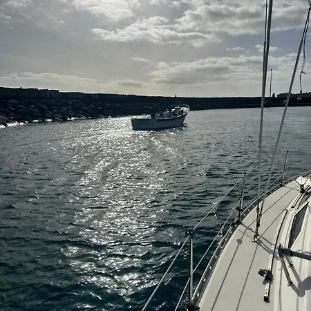 Casa Veleiro Shalom 船上ホテル ポンタ・デルガダ